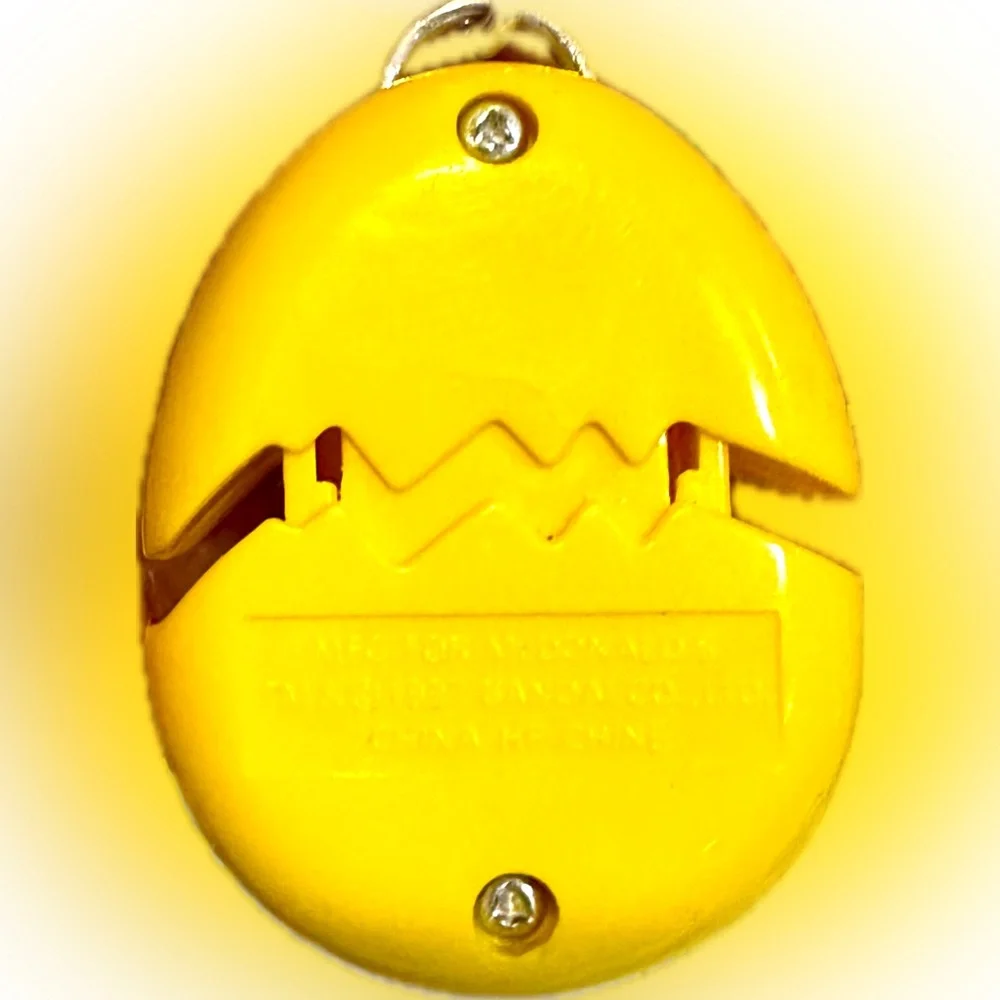 VTG 1997 TAMAGOTCHI YELLOW KEYCHAIN DIGITAL PET EGG GAME MCDONALDS YELLOW EASTER